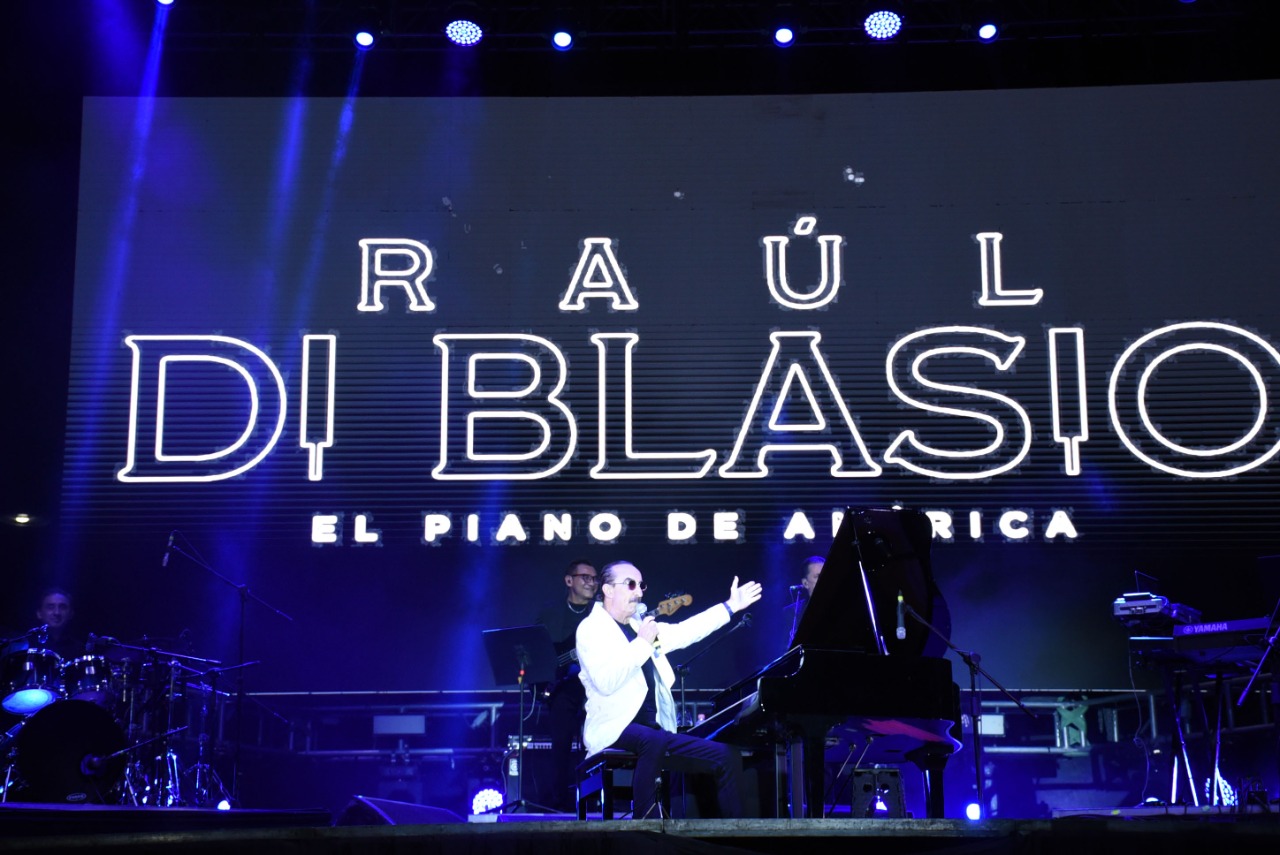 Como inauguración del Festival Cultural y Artístico de Julio 2022   Espectacular concierto de Raúl Di Blasio