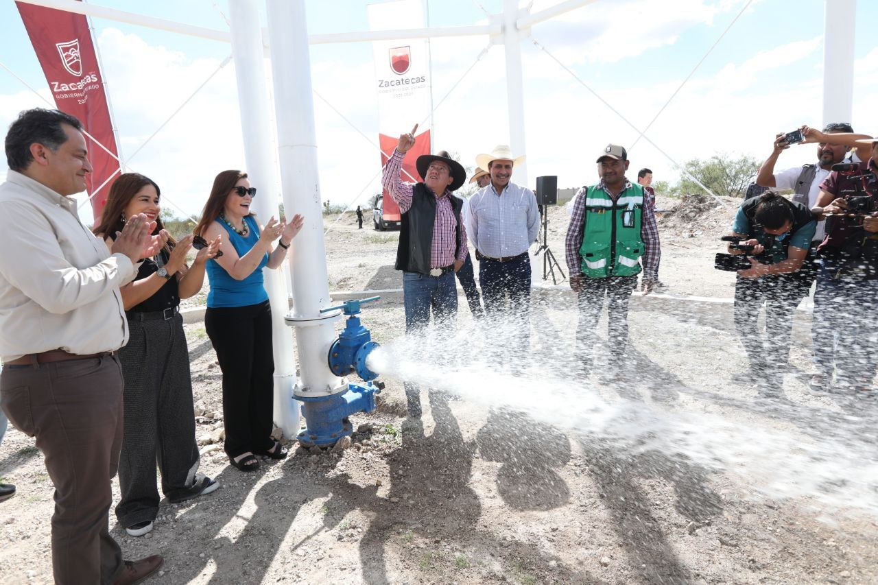 Más de 6 mil habitantes de Cañitas de Felipe Pescador ahora disponen de agua potable: Gobernador David Monreal