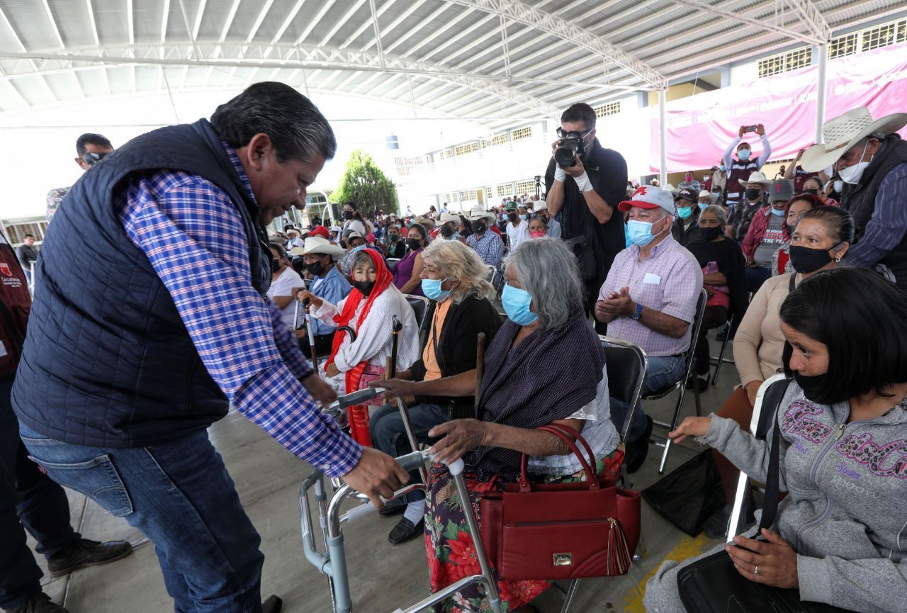 “Estoy muy contenta porque me dieron mi ayudita”: María Concepción tras recibir su Pensión para el Bienestar de manos del Gobernador David Monreal