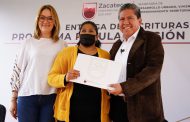 Entrega Gobernador David Monreal Ávila escrituras a familias de Pánuco