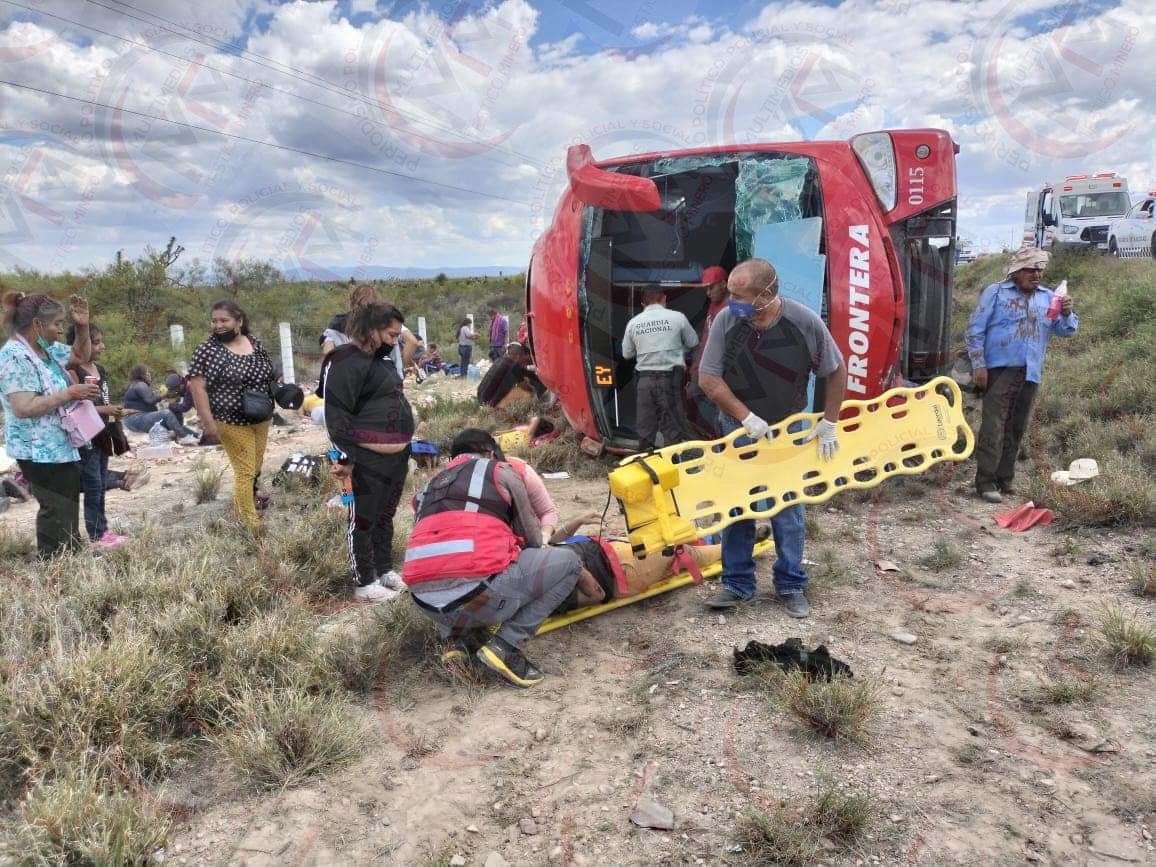 20 HERIDOS EN VOLCADURA DE CAMIÓN DE PASAJEROS.