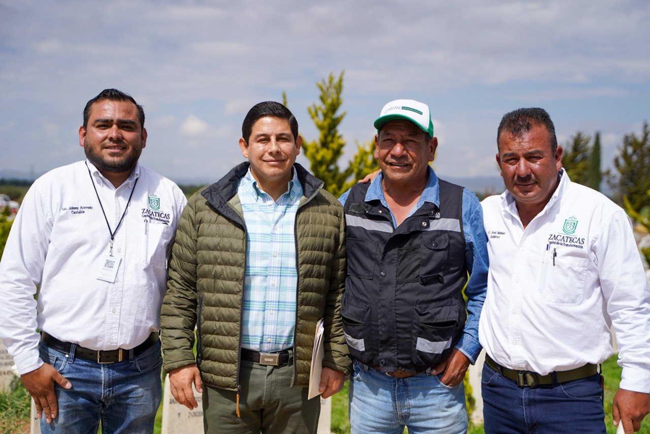 SUPERVISA ALCALDE JORGE MIRANDA CONSTRUCCIÓN DE 300 GAVETAS EN EL PANTEÓN JARDINES DEL RECUERDO