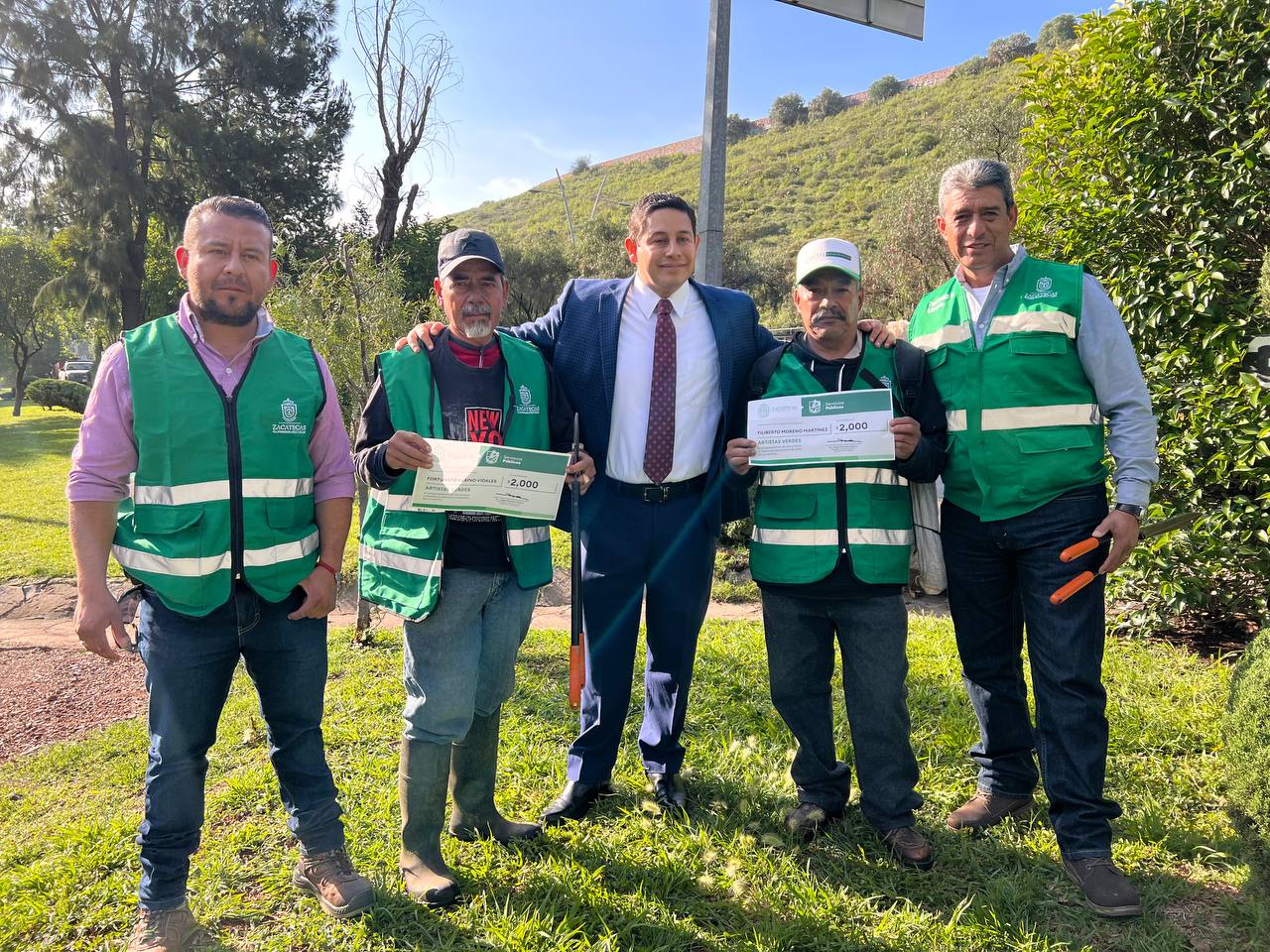 RECONOCE ALCALDE JORGE MIRANDA TRABAJO DE COMPAÑEROS DE SERVICIOS PÚBLICOS POR MANTENIMIENTO A ÁREAS VERDES