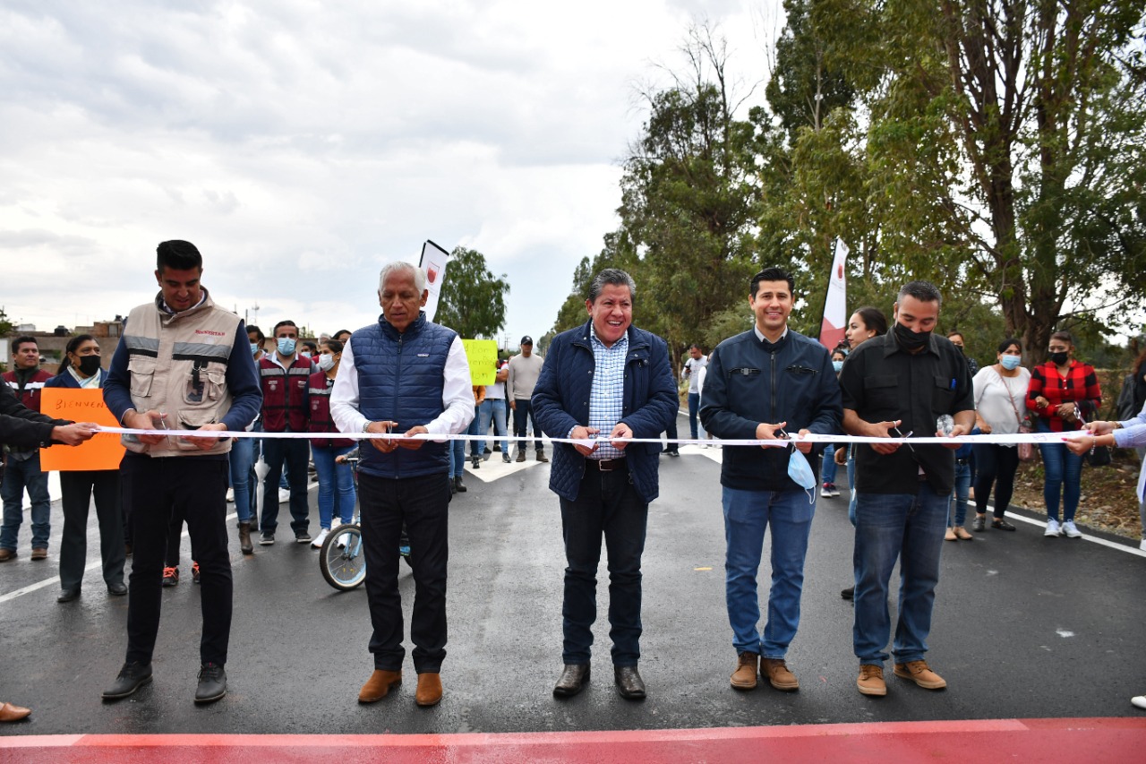 Entregan David Monreal y Julio César Chávez pavimentación en Cieneguitas