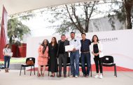 David Monreal y Julio César Chávez entregan escrituras a familias guadalupenses