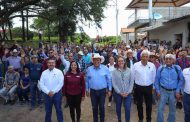 Gobernador David Monreal Ávila firma convenio por 5 mdp y entrega ambulancia al pueblo de Tepechitlán