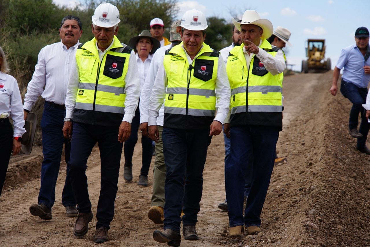 Gobernador David Monreal Ávila dio banderazo de arranque a pavimentaciones en Trancoso