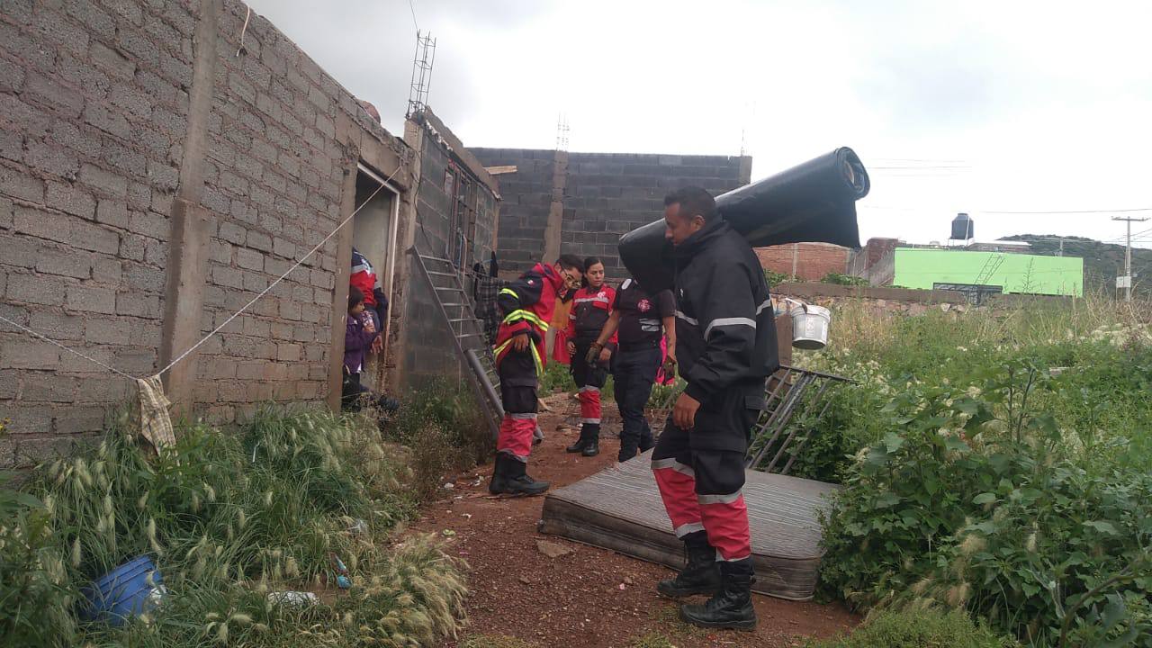 ENTREGAN APOYO A CAPITALINOS AFECTADOS POR LAS FUERTES LLUVIAS
