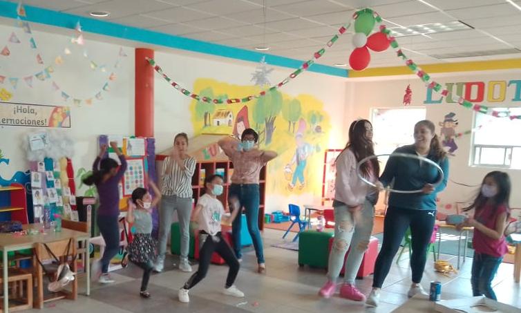 FAMILIAS FRESNILLENSES VIVEN FIN DE SEMANA EN LA BIBLIOTECA