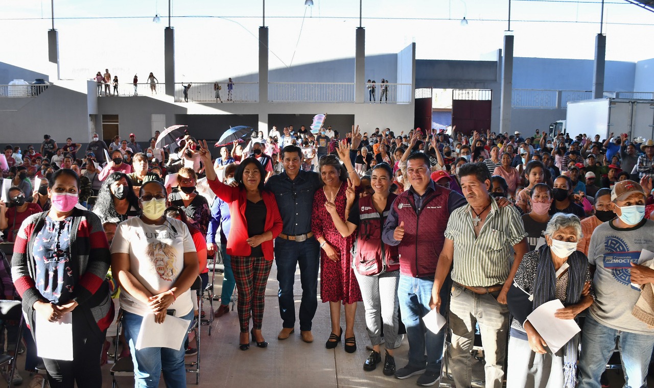 Entrega Julio César Chávez apoyos alimentarios en la comunidad de Tacoaleche