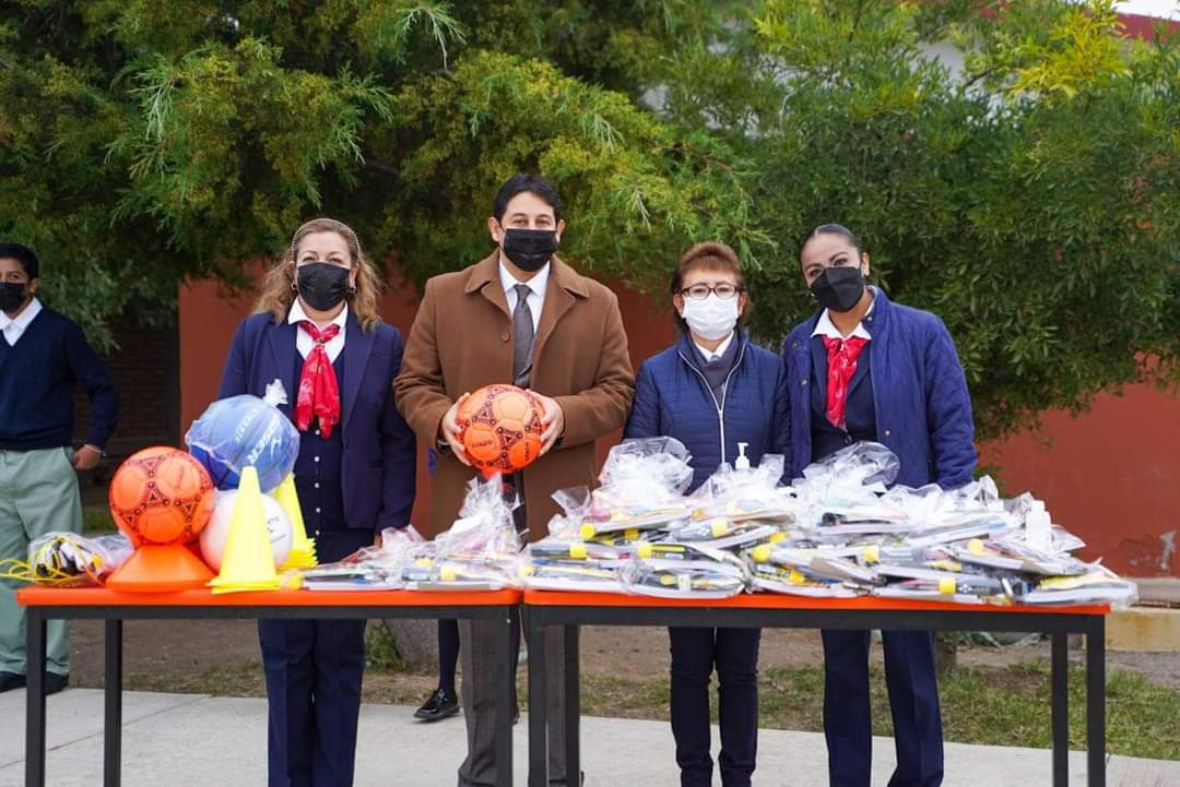 ENTREGA ALCALDE JORGE MIRANDA INSUMOS DEPORTIVOS Y ESCOLARES A ESTUDIANTES DE LA TELESECUNDARIA FRANCISCO GONZÁLEZ BOCANEGRA