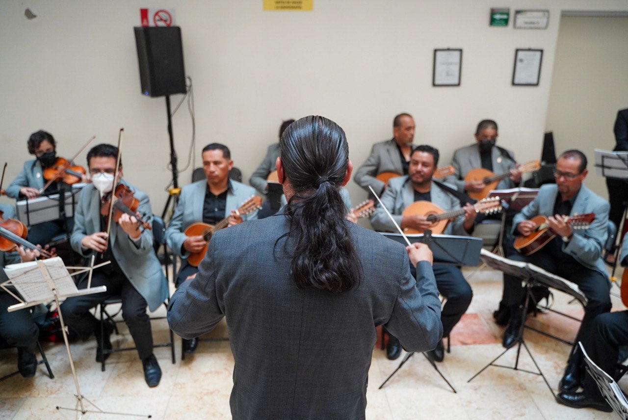 OFRECE ORQUESTA TÍPICA DEL AYUNTAMIENTO DE ZACATECAS EMOTIVO CONCIERTO