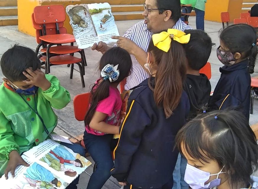 BIBLIOTECARIOS LLEVAN CUENTOS A PREESCOLARES