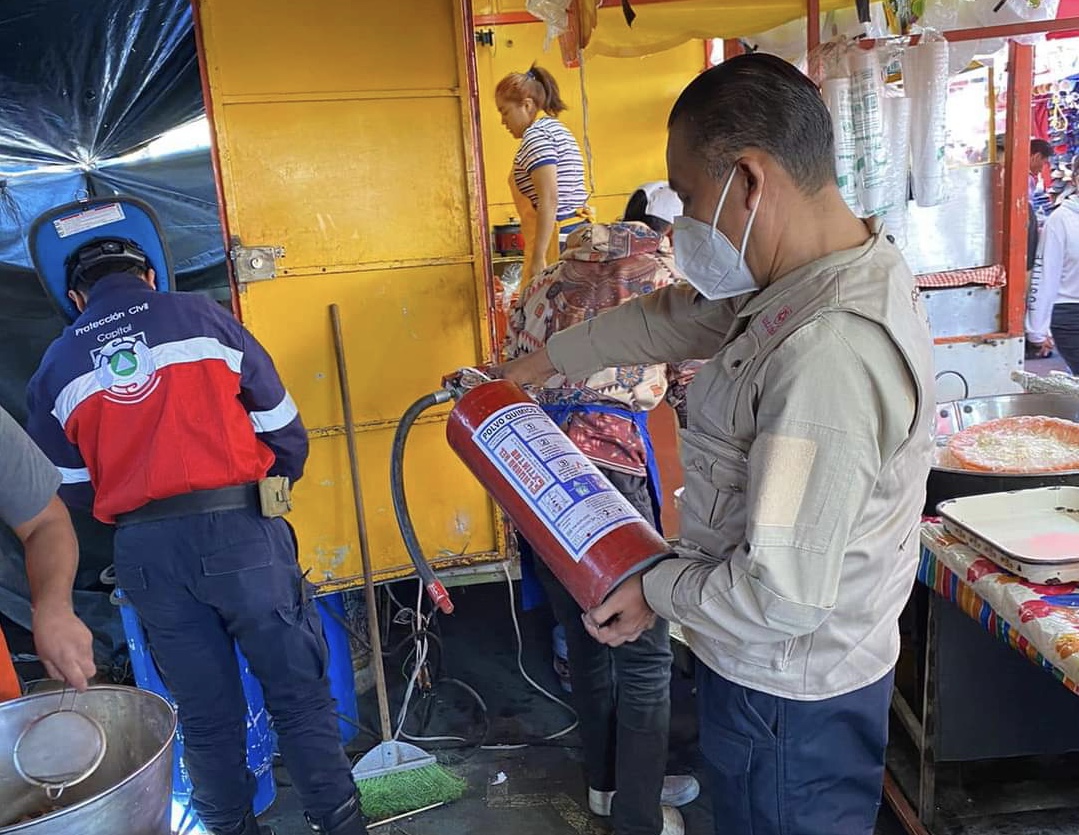 REALIZAN RECORRIDO DE VERIFICACIÓN POR EL TIANGUIS DE DÍA DE MUERTOS