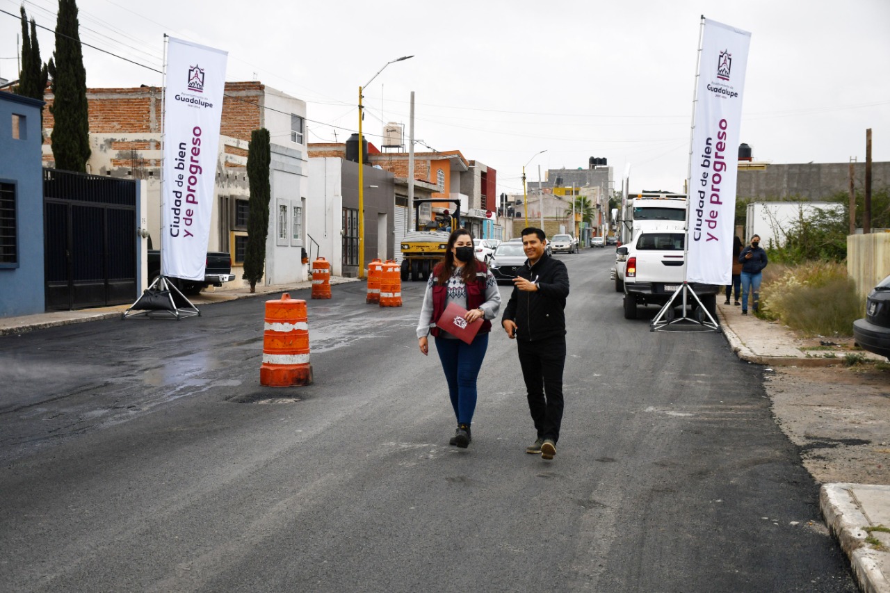 En Prolongación La Condesa   Supervisa Julio César Chávez obras de reencarpetamiento