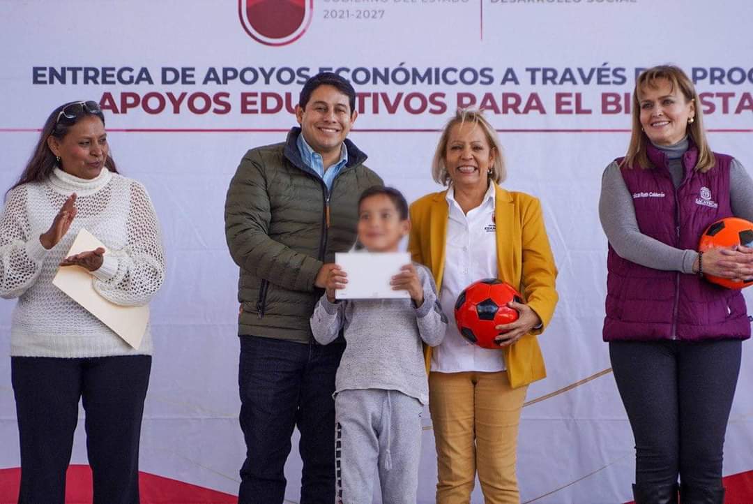 ENTREGA EL ALCALDE JORGE MIRANDA CASTRO APOYOS EDUCATIVOS