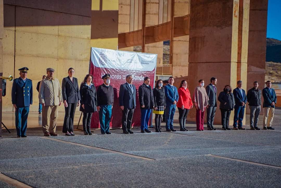 PROMUEVEN VALORES CÍVICOS A TRAVÉS DE CEREMONIA DE HONORES A LA BANDERA