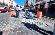 AVANZA PROGRAMA DE BACHEO EN LAS COLONIAS DE LA CAPITAL