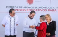 ENTREGAN APOYOS EDUCATIVOS EN RÍO FLORIDO