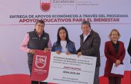 ENTREGAN APOYOS EDUCATIVOS EN LA PRIMARIA “JUAN VALDIVIA”