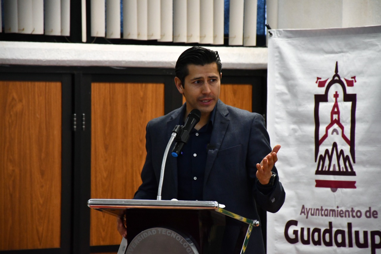 Promueve Julio César Chávez cultura de paz entre las juventudes