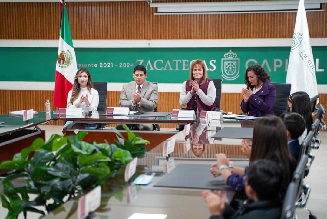 TOMA PROTESTA EL PRIMER CABILDO INFANTIL DE LA CAPITAL