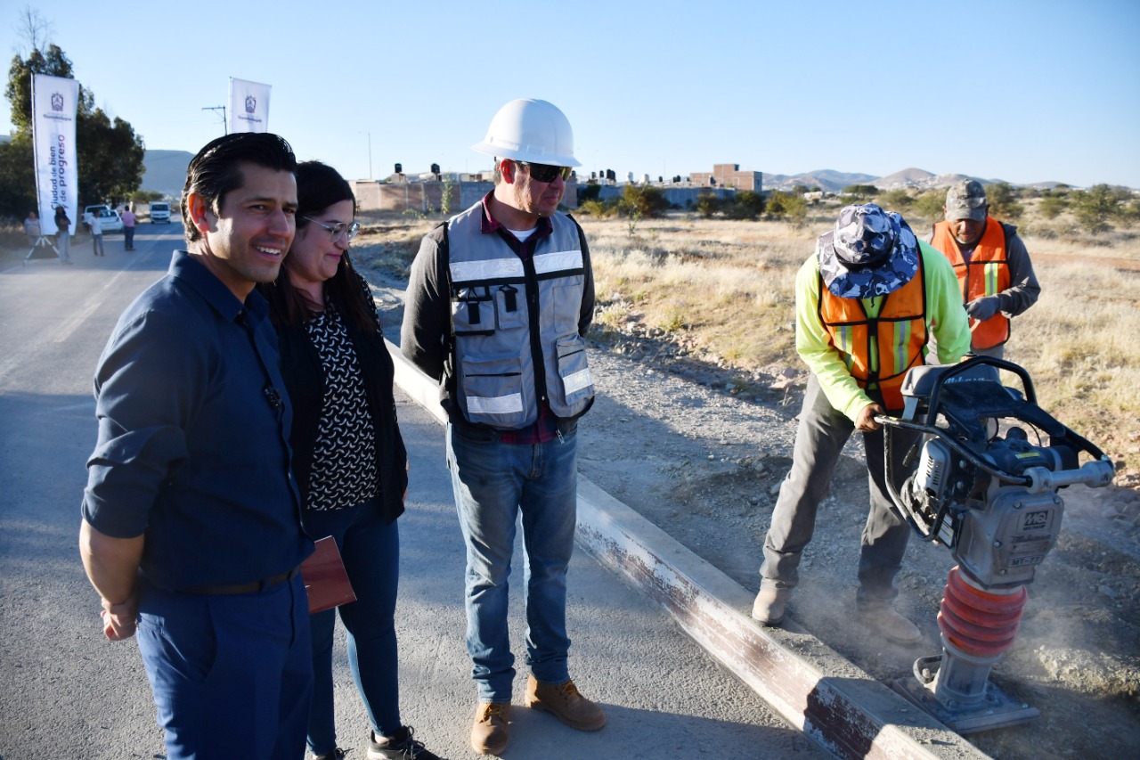 Con la construcción de guarniciones y banquetas Mejora Julio César Chávez infraestructura vial en todo el municipio