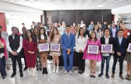 Entrega Julio César Chávez Premio Municipal de la Juventud 2022
