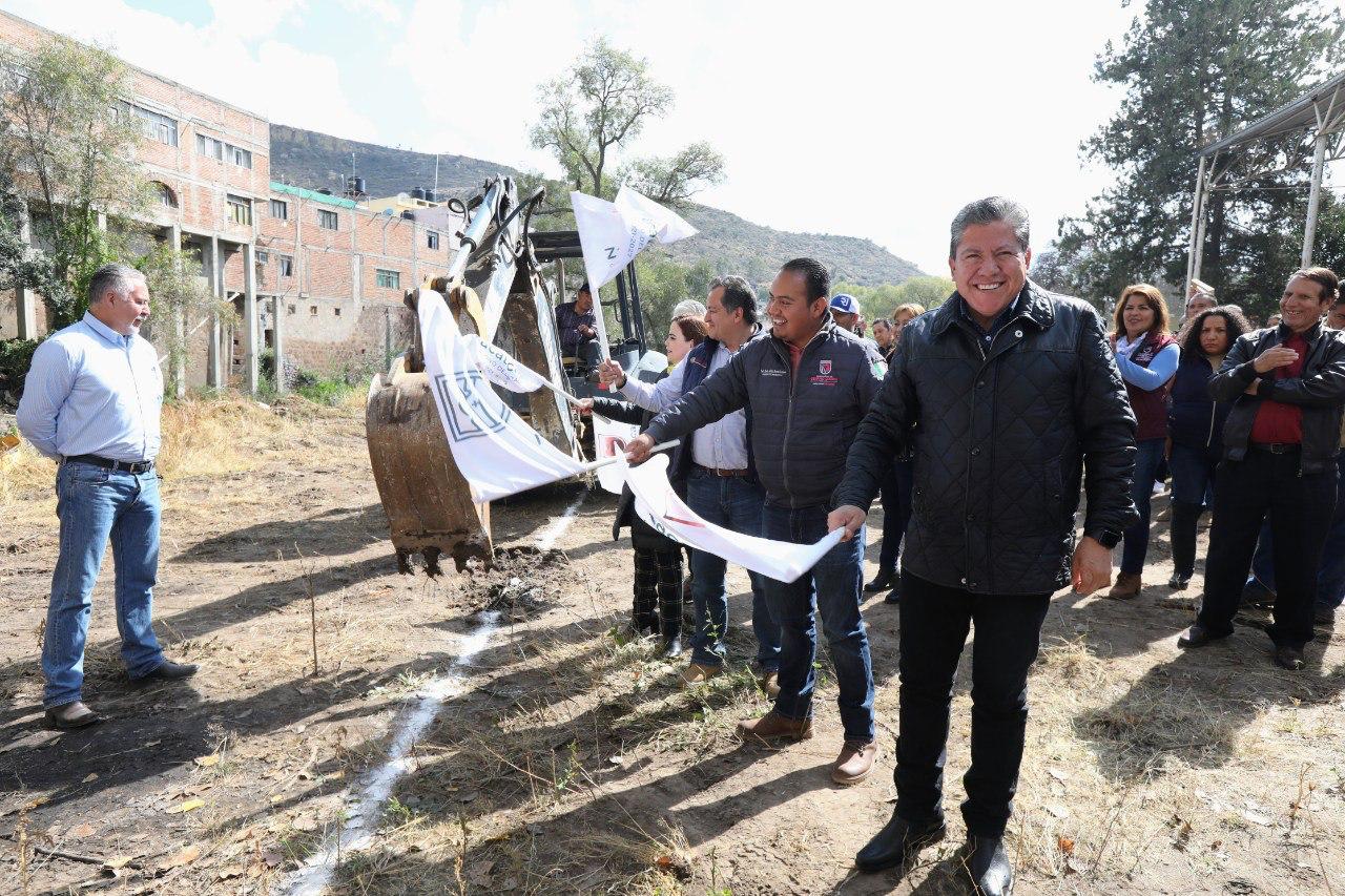 Reconstruye Gobernador David Monreal planta de tratamiento e inicia construcción de la segunda etapa del colector de aguas residuales, en Genaro Codina