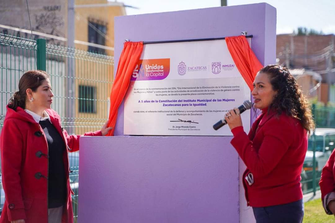 DEVELAN PLACA PARA CONMEMORAR ANIVERSARIO DE INMUZAI