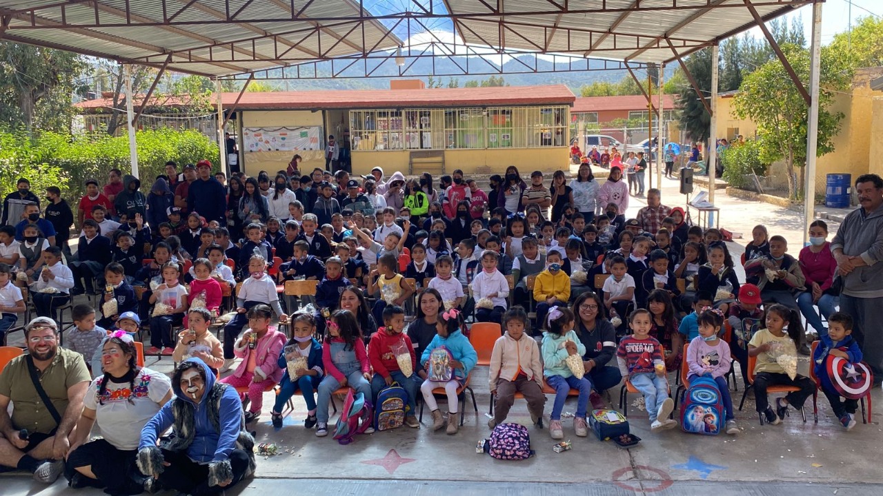 Minera Saucito donan 2 mil libros a estudiantes de educación básica