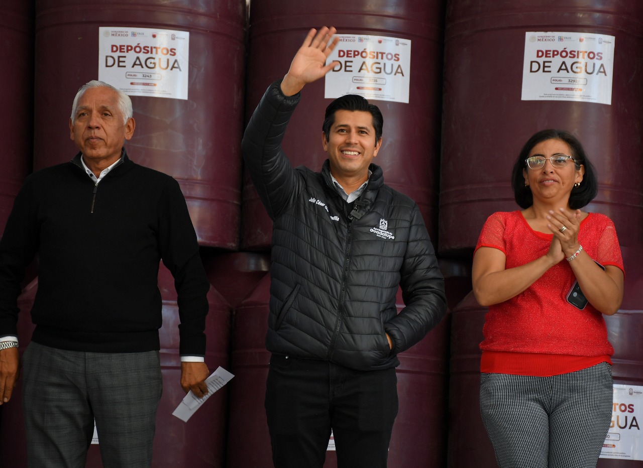 Beneficia Julio César Chávez a 500 familias con depósitos de agua