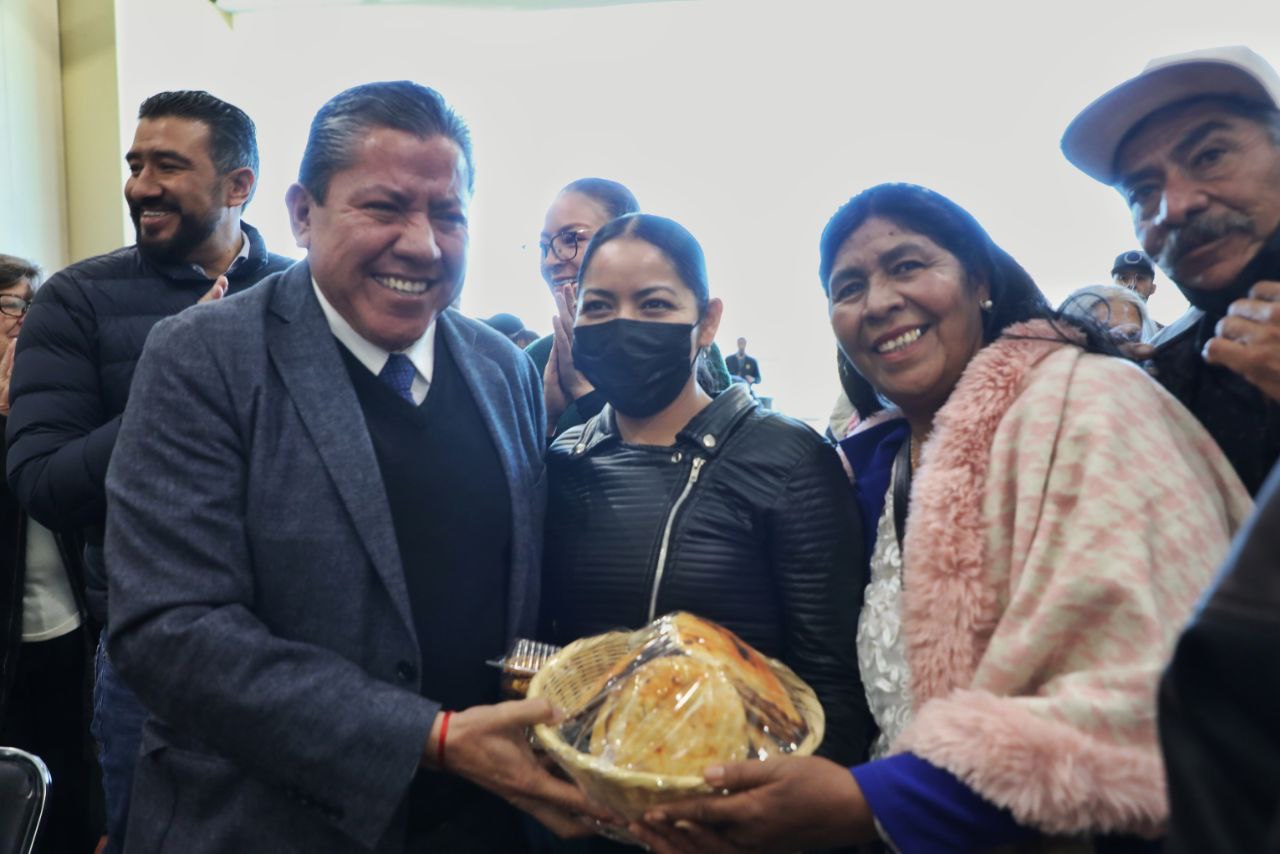 Otorga Gobernador David Monreal créditos a 600 pequeños comerciantes por más de 15 millones de pesos