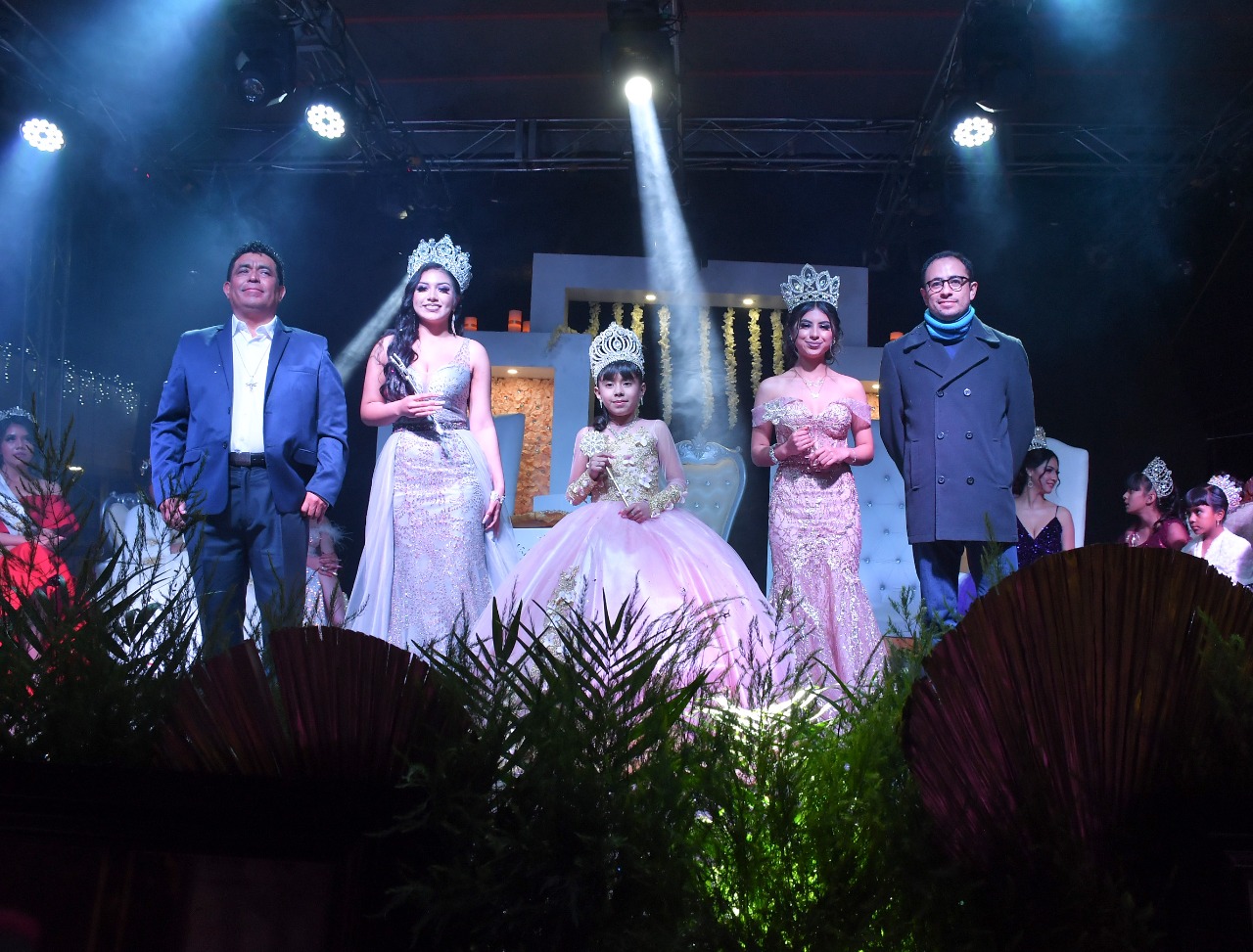 Coronan a Heidy Estrella I como reina de Zóquite