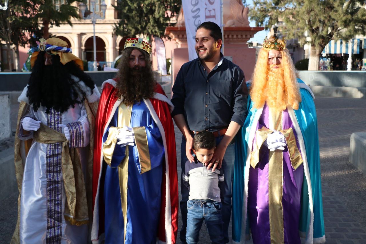 CELEBRAN EN FRESNILLO EL DÍA DE LOS REYES MAGOS CON MONUMENTAL ROSCA DE REYES