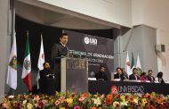Reconoce Julio César Chávez esfuerzo de recién egresados