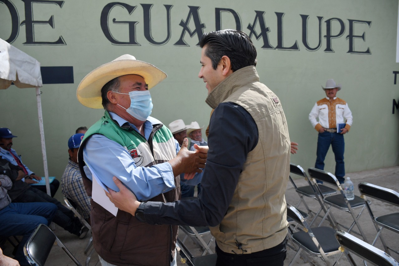 Mantiene Julio César Chávez, cercanía con sector ganadero