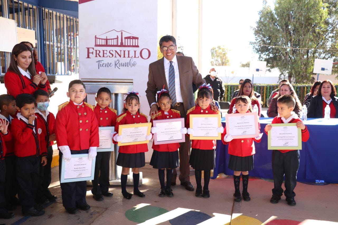 REALIZA SAÚL MONREAL HONORES A LA BANDERA EN EL JARDÍN DE NIÑOS EMILIANO ZAPATA