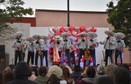 En el Jardín Juárez  Celebran guadalupenses, Día del Amor y la Amistad