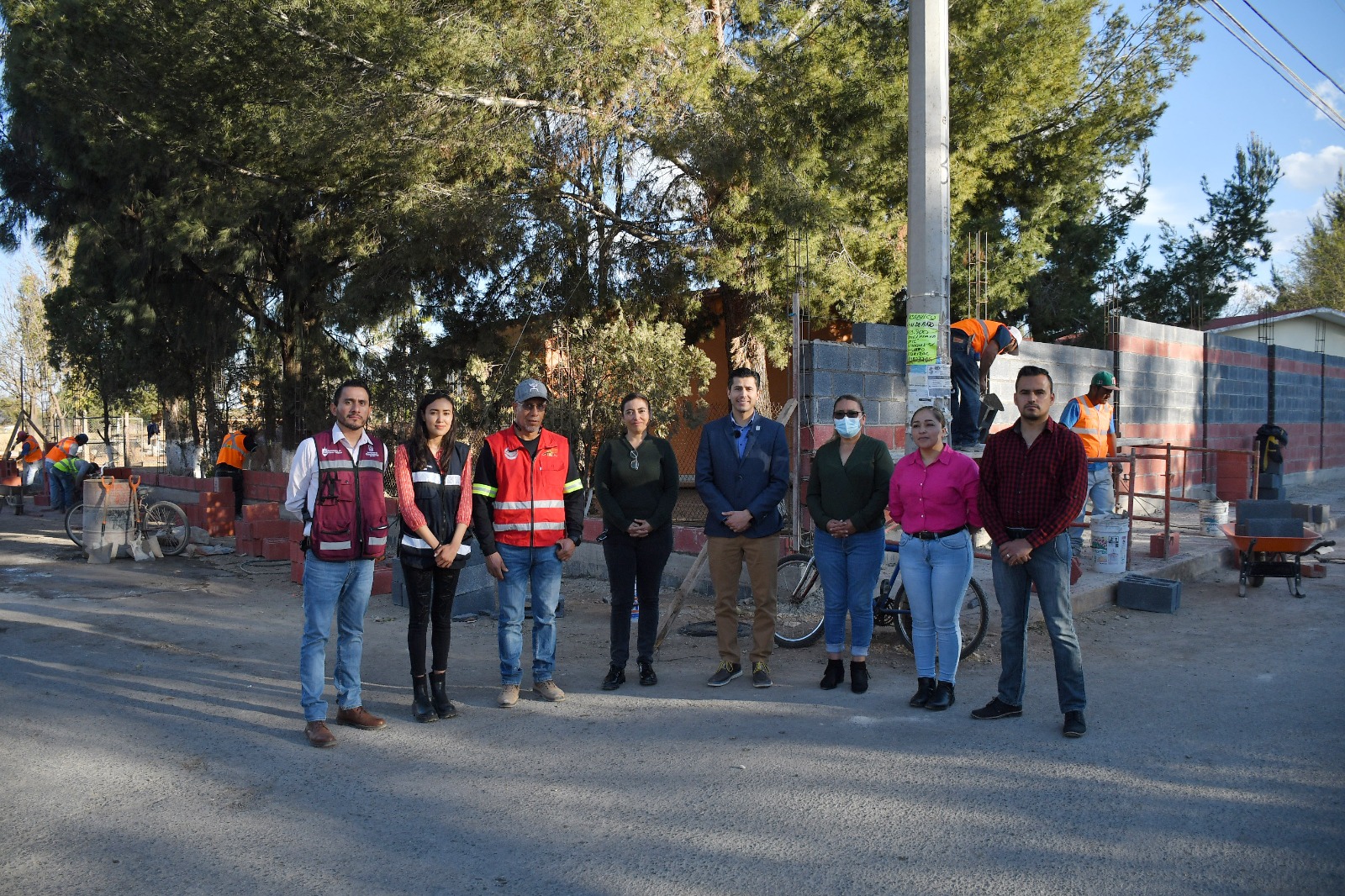 En la comunidad de Martínez Domínguez Supervisa Julio César Chávez obra en institución educativa