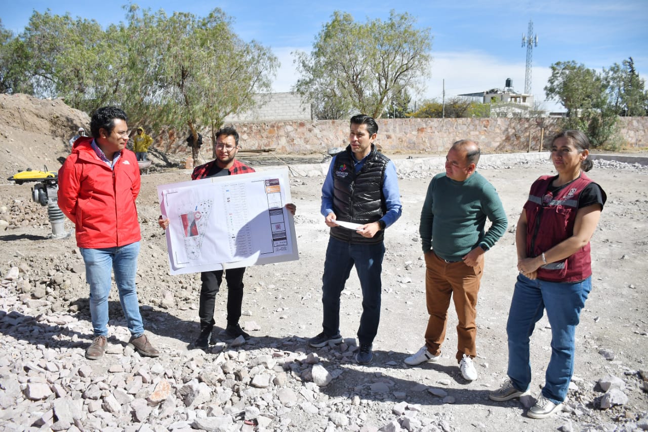 Supervisa Julio César Chávez construcción del Centro Deportivo La Providencia