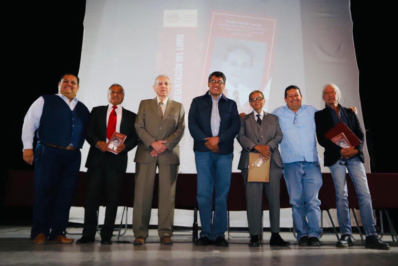 PRESENTAN EL LIBRO “DANIEL DÁVILA GARCÍA: TESTIMONIO, OBRA PERIODÍSTICA Y CÓMO LOGRÓ CAMBIAR SU AZAROSA VIDA”