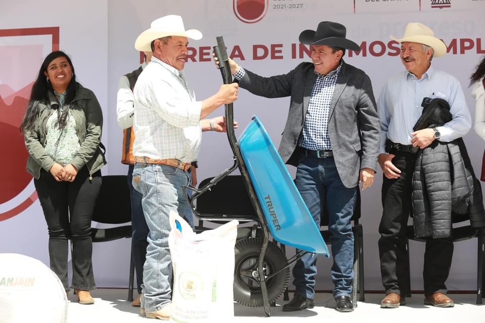 Entrega Gobernador David Monreal insumos e implementos agropecuarios por 8 mdp, a Guadalupe