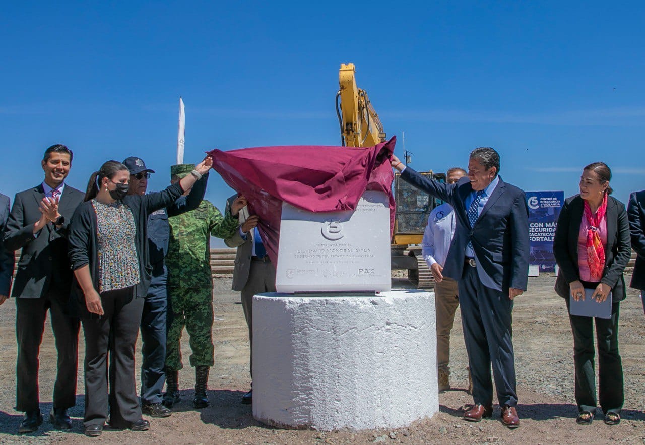 Coloca Gobernador David Monreal Ávila primera piedra para la construcción del nuevo C-5 en Zacatecas