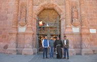 Supervisa Julio César Chávez rehabilitación de la puerta del convento de Guadalupe