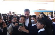 Entrega Gobernador David Monreal Ávila aulas y apoyos educativos en Calera
