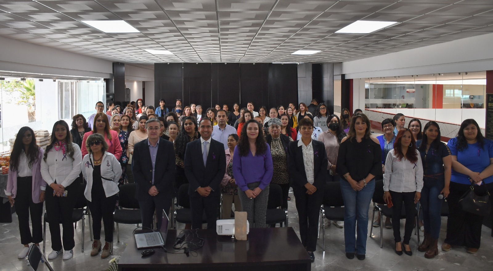 En el marco del Día de la Mujer Imparten conferencia a funcionarias guadalupenses