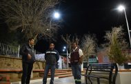 Supervisa Julio César Chávez instalación de luminarias solares en jardín de Zóquite