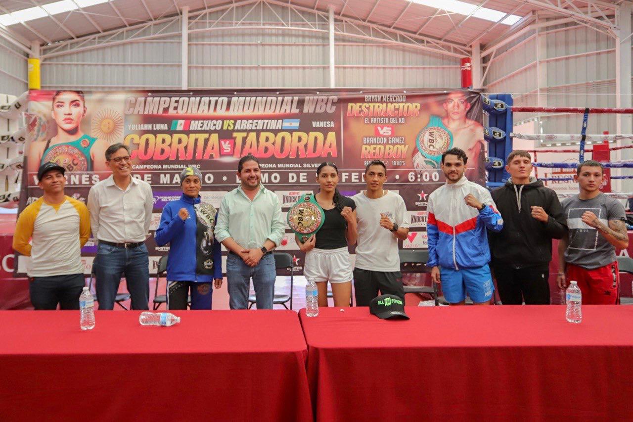 SE PREPARAN LAS BOXEADORAS YULIAHN LUNA Y VANESA TABORDA EN ENTRENAMIENTO PÚBLICO