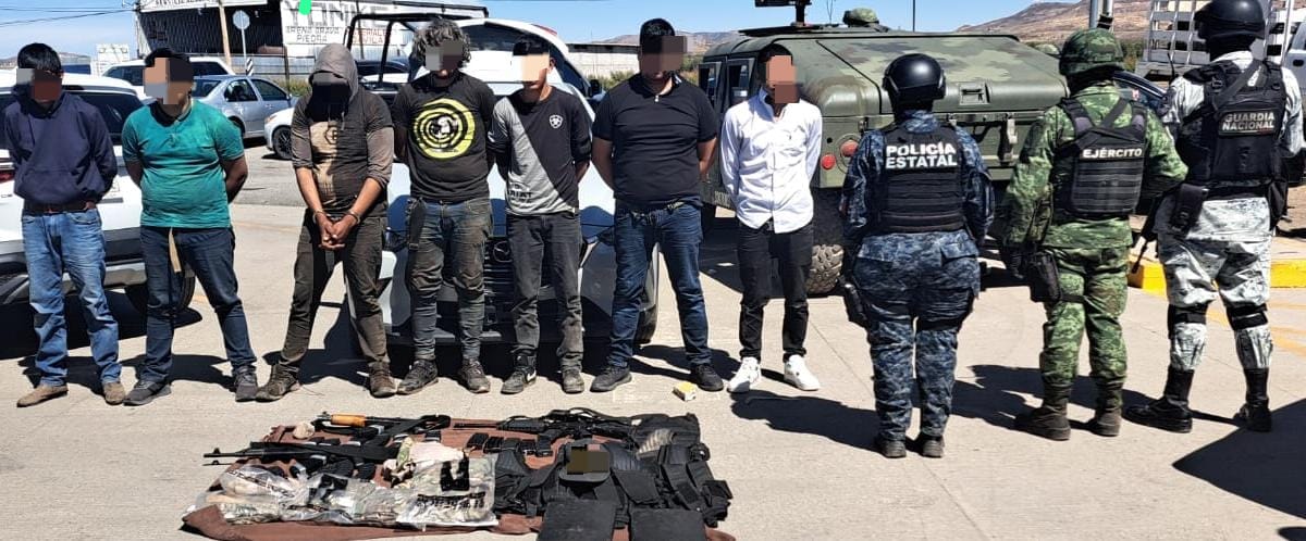 Desarticulan fuerzas de seguridad una célula delictiva; fueron detenidas siete personas y se aseguraron 300 dosis de marihuana